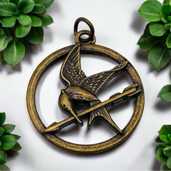 Collectible Bronze Hunger Games MockingJay Medallion by Lion’s Gate Films - Picture 1 of 8